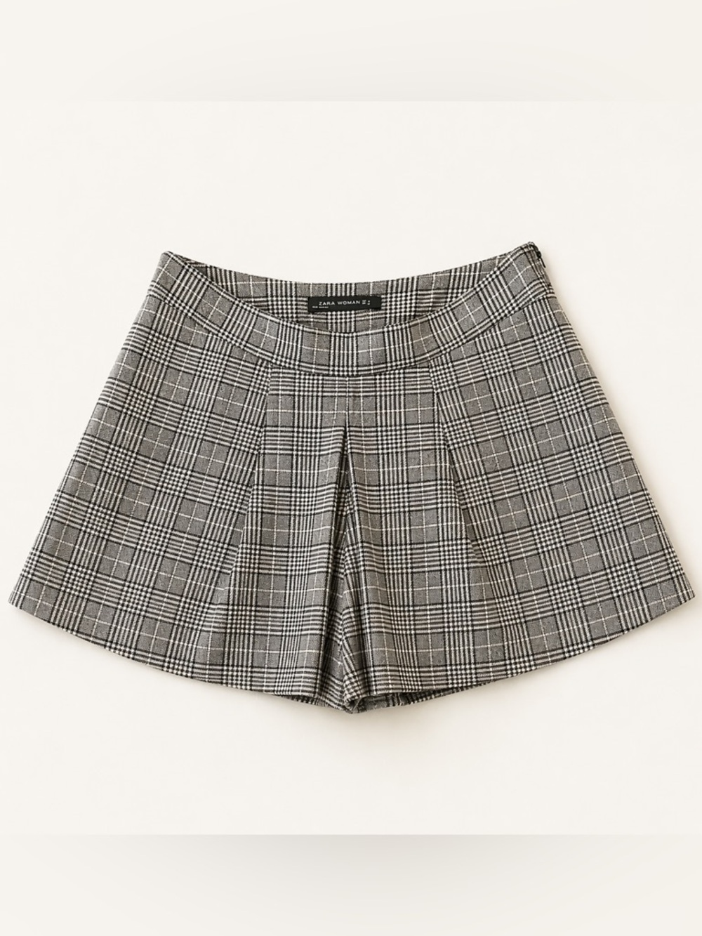 Zara plaid pleated shorts S